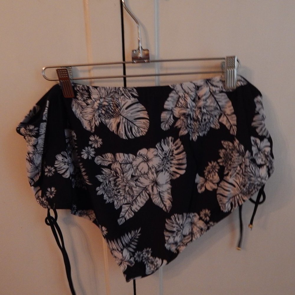 NWT Time and Tru Bottoms